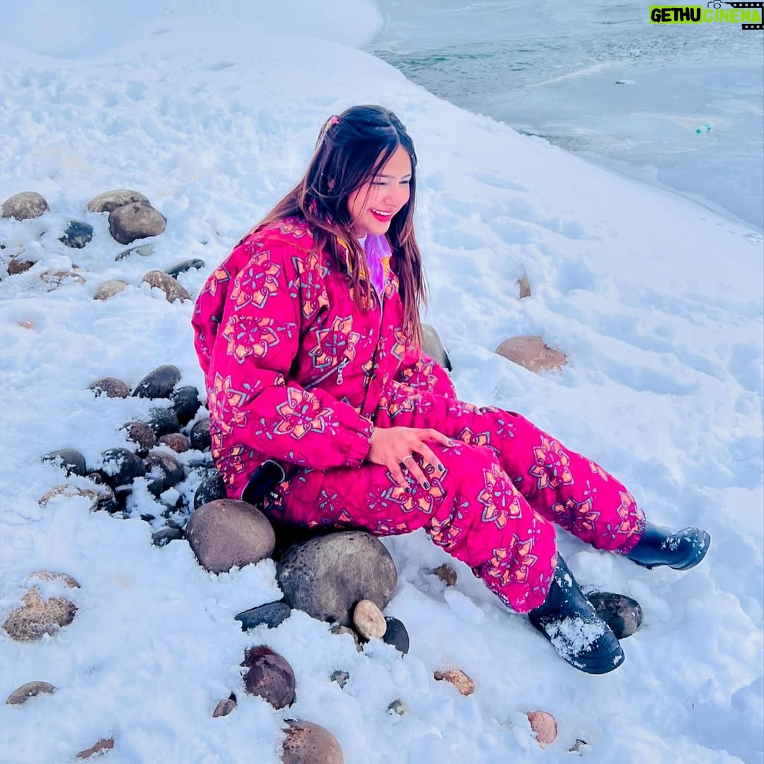 Priya Agarwal - 1K Likes - “Where the earth touches the sky.”🌌 ⛰️

#manali #trip #friends #newpost