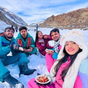 Priya Agarwal Instagram - “Where the earth touches the sky.”🌌 ⛰️

#manali #trip #friends #newpost