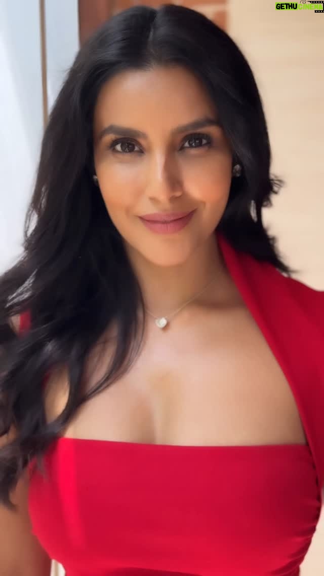 Priya Anand - 102.6K Likes - ❤️‍🔥

Hair & Make up: @vedya.balakumar