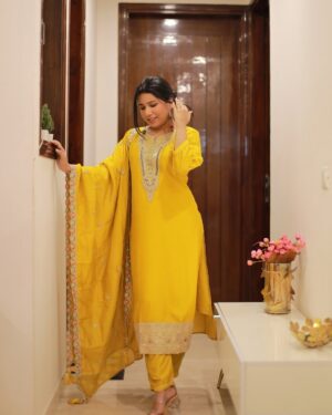 Priya Goyal Instagram - Slaying in Silk🙈❤️
.
.
.
.
.
#instagood #instafashion #instagram #instadaily #instalike #fashionblogger #fashion #lifestyle #traditional #elegant #ootd #ootdfashion #picoftheday