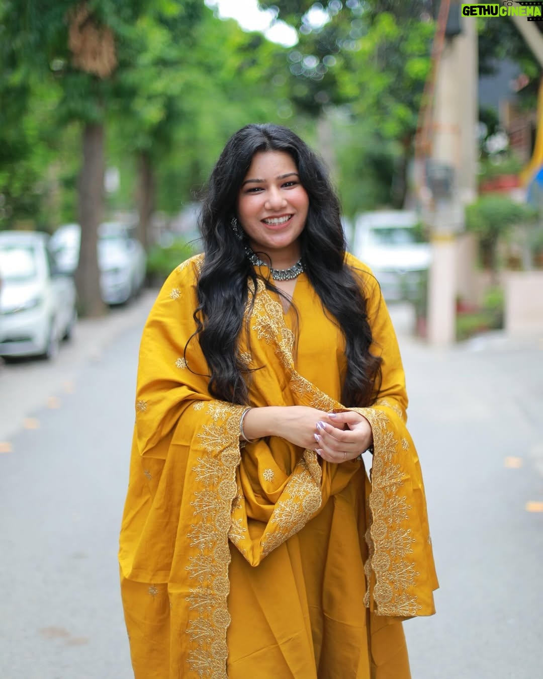 Priya Goyal - 8.2K Likes - Let your dupatta color the whole world✨💛
.
.
.
.
.
.
#instagood #instalike #instagram #instadaily #fashion #fashionblogger #lifestyle #explore #explorepage #fashionista #ootd #traditional #picoftheday