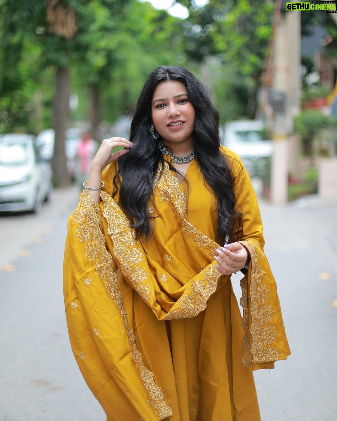 Priya Goyal - 8.2K Likes - Let your dupatta color the whole world✨💛
.
.
.
.
.
.
#instagood #instalike #instagram #instadaily #fashion #fashionblogger #lifestyle #explore #explorepage #fashionista #ootd #traditional #picoftheday