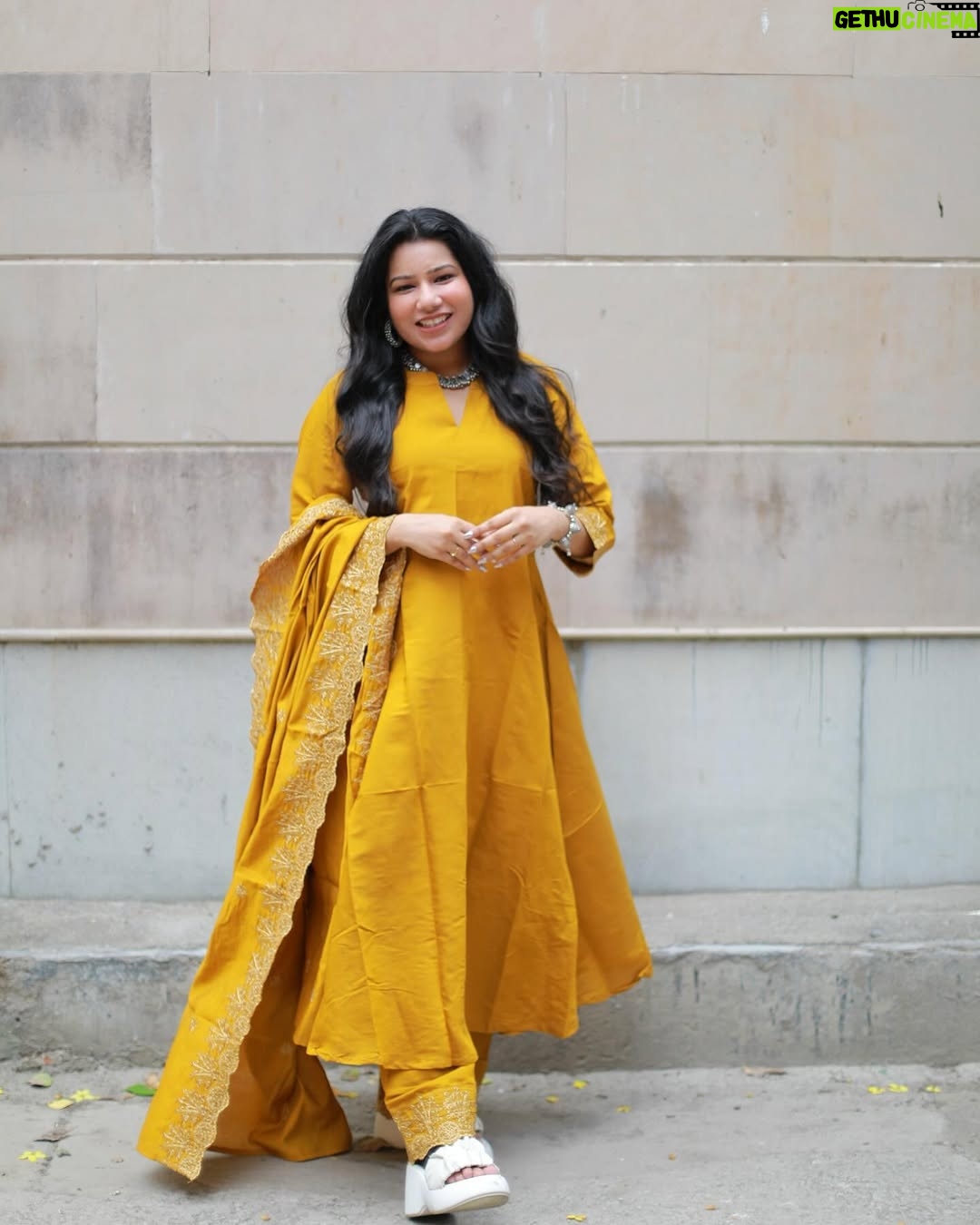Priya Goyal - 8.2K Likes - Let your dupatta color the whole world✨💛
.
.
.
.
.
.
#instagood #instalike #instagram #instadaily #fashion #fashionblogger #lifestyle #explore #explorepage #fashionista #ootd #traditional #picoftheday