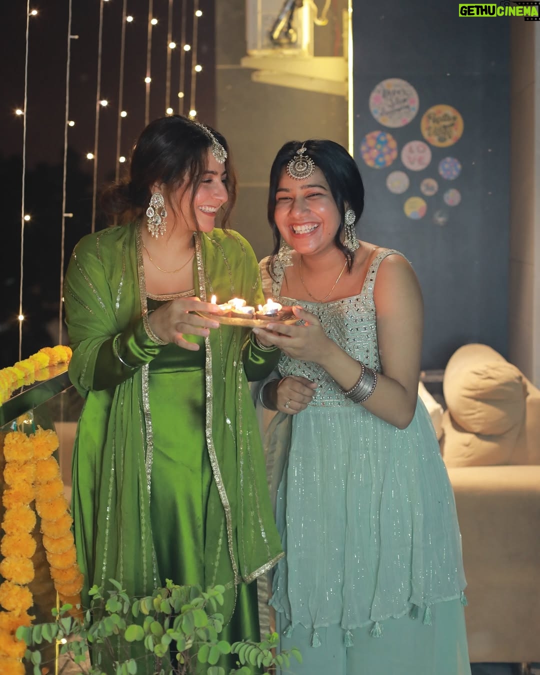 Priya Goyal - 4.9K Likes - Happy Diwali🎉 @_priyagoyall 
.
.
.
.
.
#instagood #instalike #instagood #instagram #lifestyle #diwali #love #festive #vibes #ootd #picoftheday