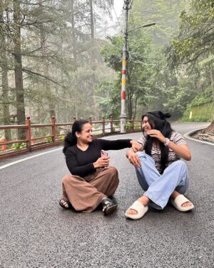 Priya Goyal Instagram - Bff goals🫶🏻❤️ 
.
.
.
.
.
#instagood #instadaily #instagram #instalike #explore #explorepage #bff #travel #travelgram #fun #mountains #trip #picoftheday