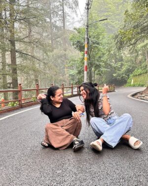 Priya Goyal Instagram - Bff goals🫶🏻❤️ 
.
.
.
.
.
#instagood #instadaily #instagram #instalike #explore #explorepage #bff #travel #travelgram #fun #mountains #trip #picoftheday