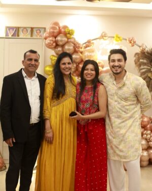 Priya Goyal Instagram - Loving this little life of ours❤️ 
.
.
.
.
.
.
#instagood #instagram #instadaily  #family #familia #love #smile #cute #explore #explorepage #picoftheday
