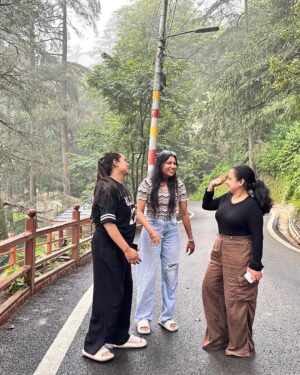 Priya Goyal Instagram - Bff goals🫶🏻❤️ 
.
.
.
.
.
#instagood #instadaily #instagram #instalike #explore #explorepage #bff #travel #travelgram #fun #mountains #trip #picoftheday