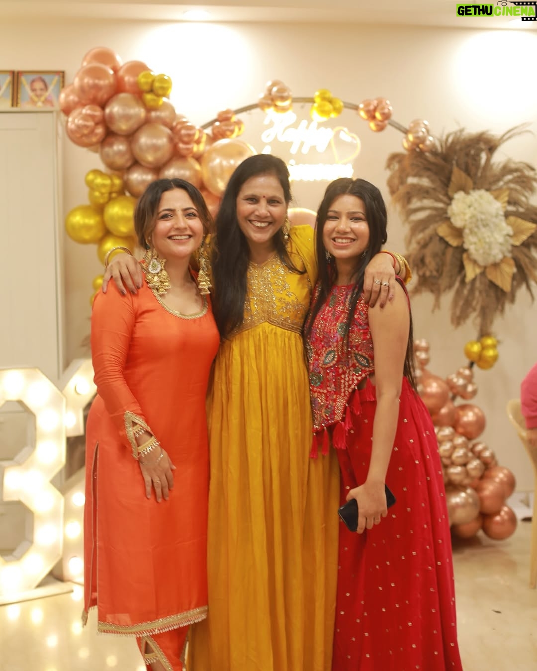 Priya Goyal - 8.1K Likes - Loving this little life of ours❤️ 
.
.
.
.
.
.
#instagood #instagram #instadaily  #family #familia #love #smile #cute #explore #explorepage #picoftheday