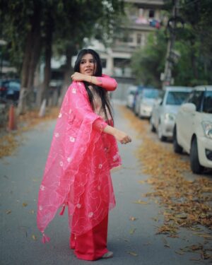 Priya Goyal Instagram - Let your dupatta color the whole world✨❤️
.
.
.
.
.
.
.
#instagood #instagram #instalike #instadaily #fashion #fashionblogger #fashionista #fashionnova #love #traditional #cute #explore #explorepage #ootd #picoftheday