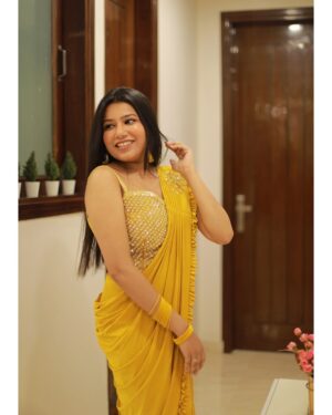 Priya Goyal Instagram - Wrapped in elegance🙈❤️ 
.
.
.
.
.
.
#instagood #instagram #instalike #instadaily #fashion #fashionblogger #fashionstyle #fashionista #fashiongram #saree #ootd #picoftheday