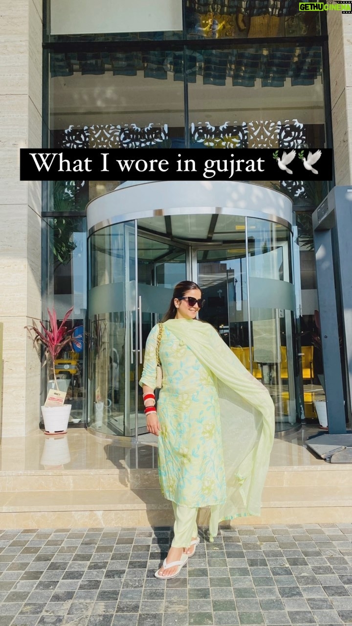 Priya Kapoor Arora - 3.9K Likes - Which one you like the most 1,2,3&4 ?
.
Outfit 1 - @ibadat_india 
Outfit 2 - @officialarshdesigns 
Outfit 3 - Kamla nagar market 
Outfit 4 - @bunaai