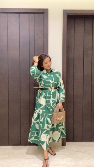 Priya Kapoor Arora Instagram - VACATION OUTFIT 💚🤍
Outfit - @zara (2183/071)
#summerlooks #vacationlooks #vacationdress