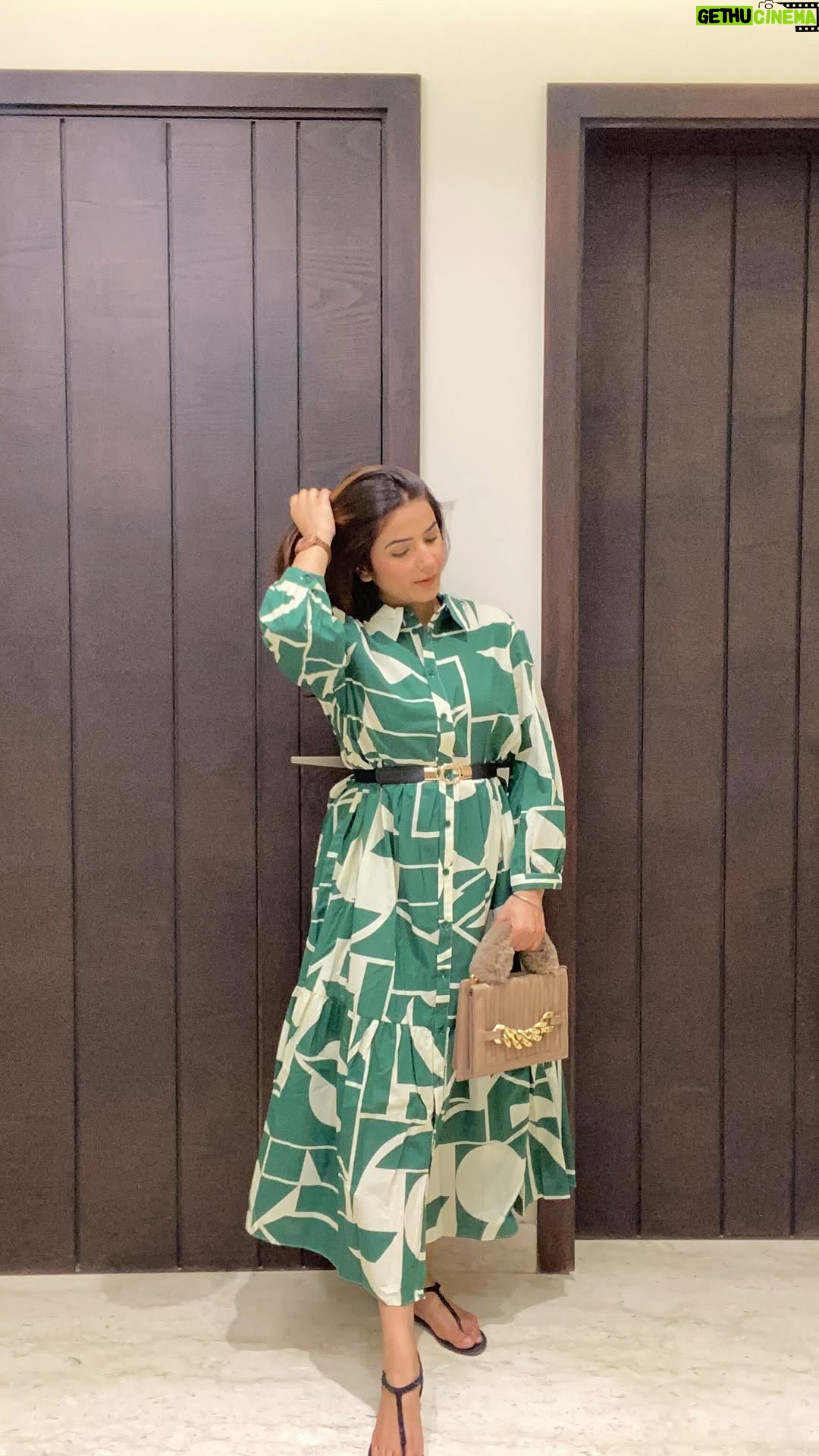 Priya Kapoor Arora - 1.5K Likes - VACATION OUTFIT 💚🤍

Outfit - @zara (2183/071)

#summerlooks #vacationlooks #vacationdress