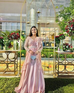 Priya Kapoor Arora Instagram - Pretty woman ✨✨

Outfit - @mistyhuesbyneeti 
Bag - @amamajewels