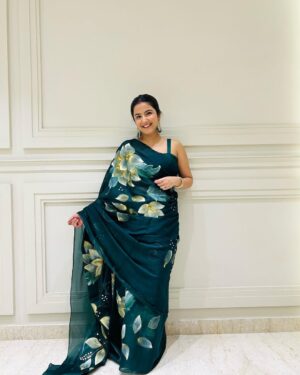 Priya Kapoor Arora Instagram - Glimpse from Diwali’23 🪔

Saree - @pituraindia