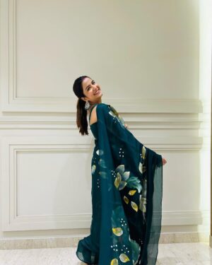 Priya Kapoor Arora Instagram - Glimpse from Diwali’23 🪔

Saree - @pituraindia
