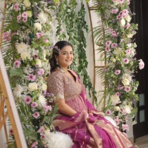 Priya Kapoor Arora Instagram - GOD BHARAI 👶

Outfit - @mistyhuesbyneeti 
Decor - @kingsfloralanddecor 
Photographer- @pawanphotographydelhi
