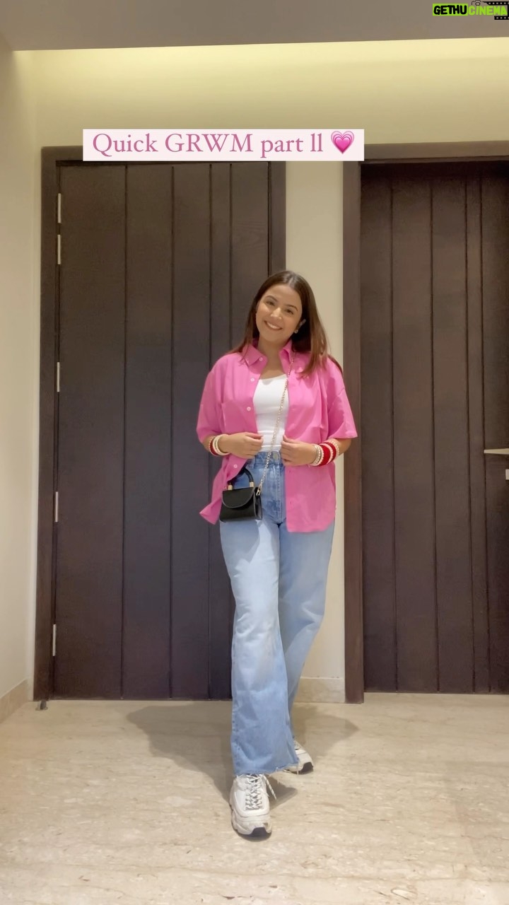 Priya Kapoor Arora - 3.9K Likes - Quick GRWM part 2

Top - @bonkers.corner 
Shirt - @hm 
Jeans - @zara 
Shoes - @hm 
Bag - @nykaafashion

#sunmerstyles #shirt #top #jeans #trendinggrwm #grwm
