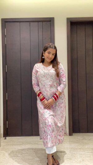 Priya Kapoor Arora Instagram - Day 3/7 Summersuits series
Suit - @ibadat_india
#ootdfashion #ootd #sunmersuits #suits