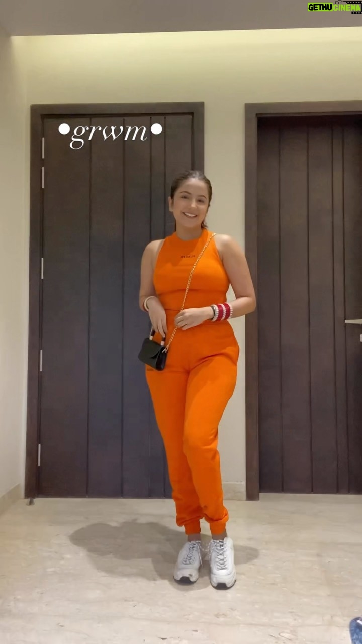 Priya Kapoor Arora - 27.6K Likes - A Quick GRWM 🧡

Cord set - @burger.bae 

#cordset #orange #summerfit