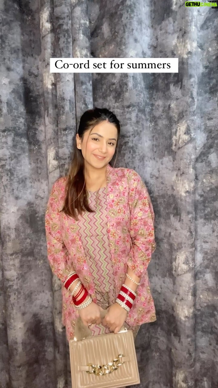Priya Kapoor Arora - 2.1K Likes - Perfect Co-ord set for summers 🌴
@officialarshdesigns