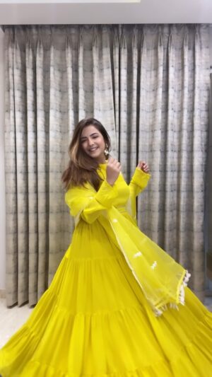 Priya Kapoor Arora Instagram - Rakhi outfit series Day 4
@inddus
#rakhioutfit #suits #anarkalisuits
