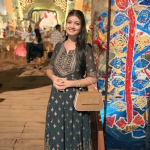 Priya Mitra Instagram - শুভ মহা ষষ্ঠী🥰