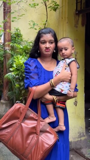 Priya Mitra Instagram - মা👩‍🍼হওয়ার আগে Vs পরে মেয়েরা যখন কোথাও যায়🤭