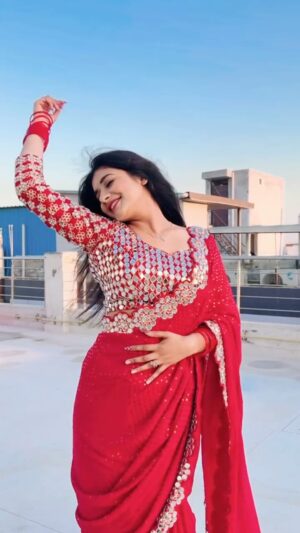 Priya Rathore Instagram - Meine kyun pyaar kiya 🙈❤️
 Saree by 
@kac_all_collection