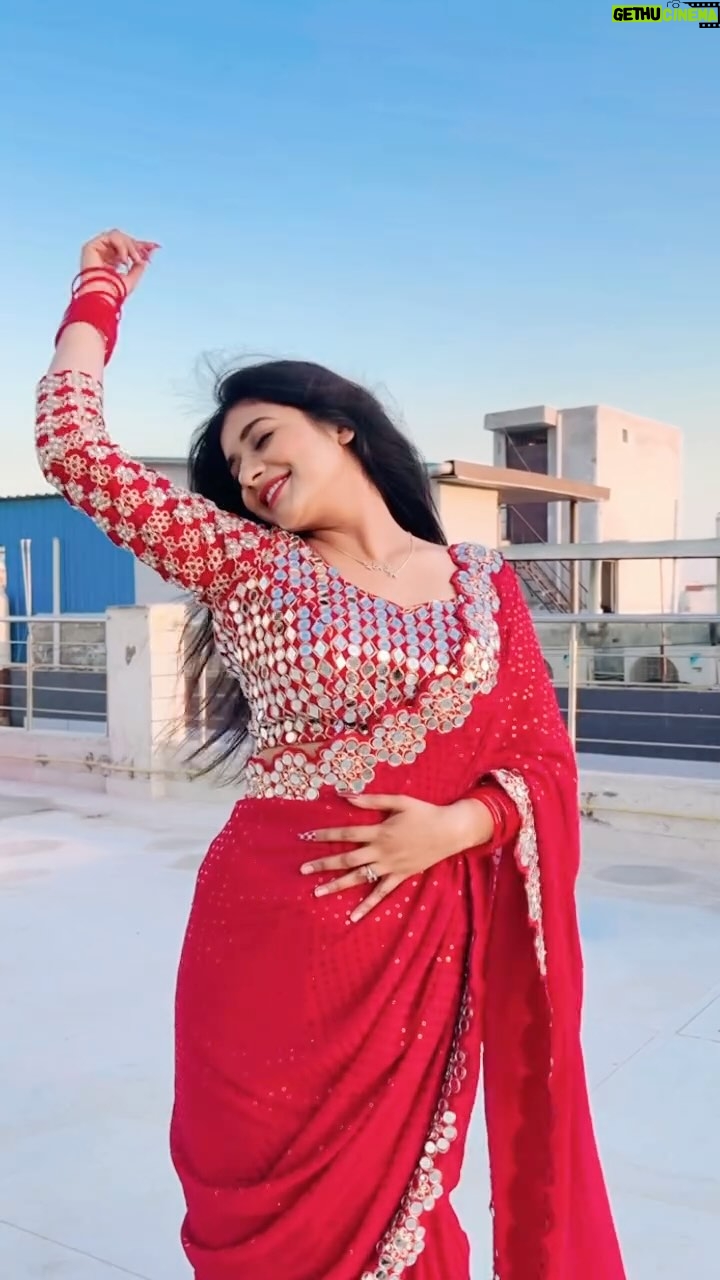 Priya Rathore - 1.4K Likes - Meine kyun pyaar kiya 🙈❤️
 Saree by 
@kac_all_collection
