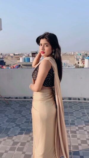 Priya Rathore Instagram - Gore gore rang 😌nahin Yeh to filter hai 😛😝