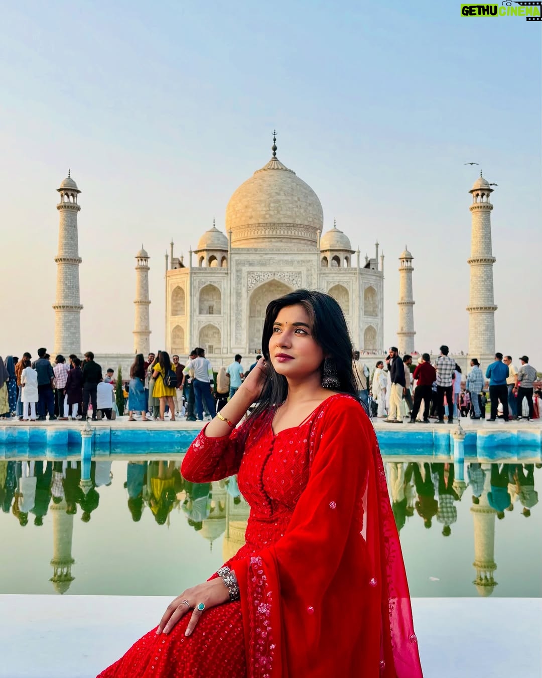 Priya Rathore - 1K Likes - ताजमहल में गुलाब की खुशबू के साथ-साथ प्यार भी हवा में है। ❤️ 

@priyaa_rathore_official 

#tajmahalpalace #tajmahalindia #taj #trend #agra #agraa