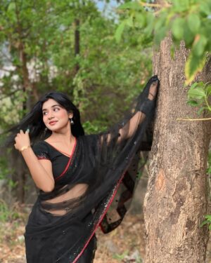 Priya Rathore Instagram - Desi girl lag rahi hoon na ???