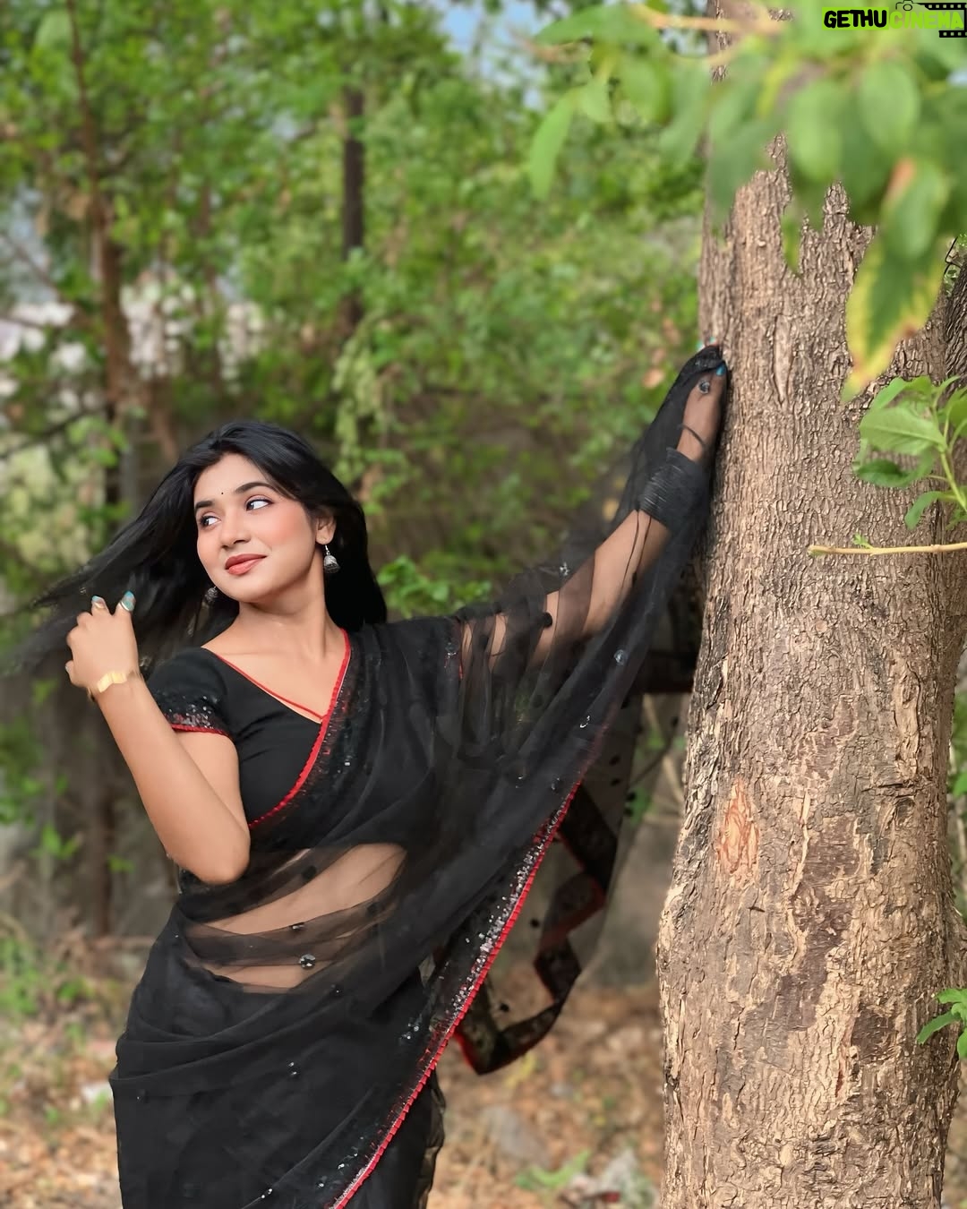 Priya Rathore - 1K Likes - Desi girl lag rahi hoon na ???
