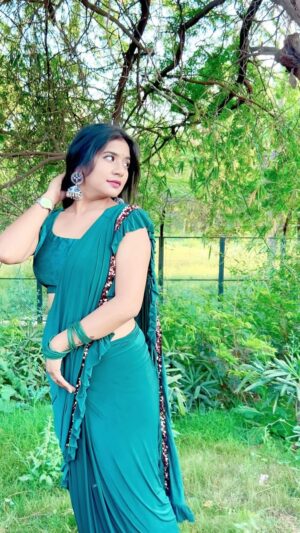 Priya Rathore Instagram - Green saree   view ☘️🧿

@pooja_rathore_official 

#instareel #reels #instamusic #trendingsongs