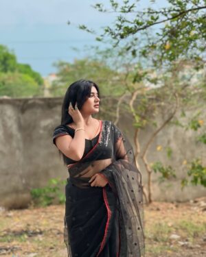 Priya Rathore Instagram - Desi girl lag rahi hoon na ???