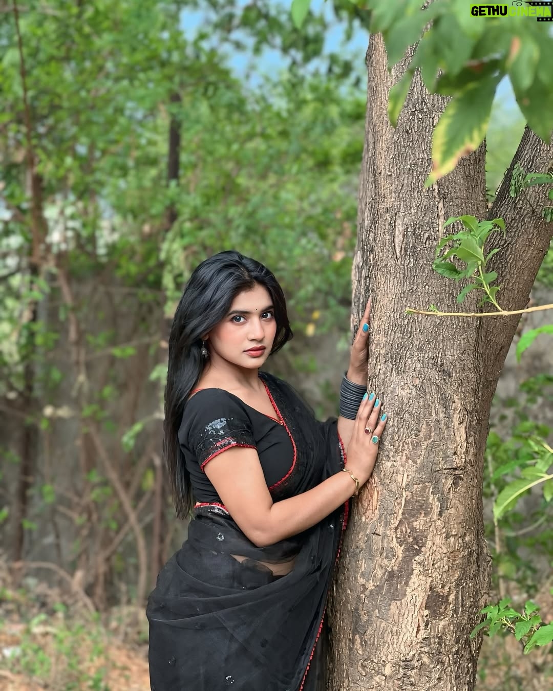 Priya Rathore - 1K Likes - Desi girl lag rahi hoon na ???
