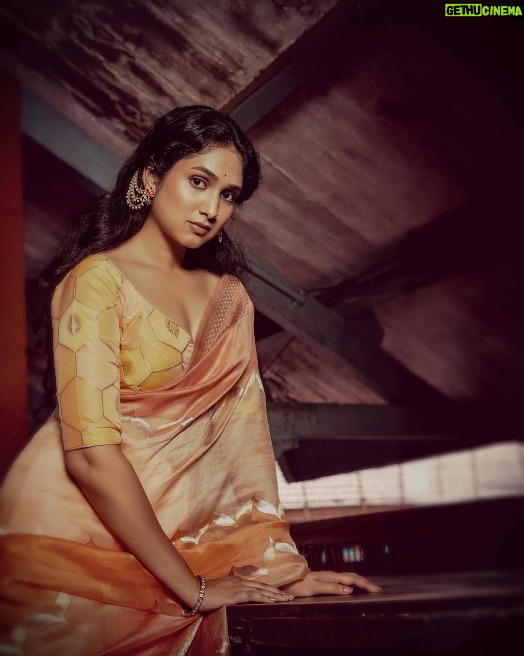 Priyadarshini Indalkar - 30.1K Likes - इन लम्हों के दामन में … 🪔

.
.
.

Styling @nehachaudhary_ 
Hair @nootan_sinha7787 
Make up @siddheshparkar 
Saree @thesareestory.in 
Jewellery @sorayaajewels_ 
& Clicked by @ipshita.db 🌸🤌🏼

[ dashavtar, dashavtartrailerlaunch, 12sept ]