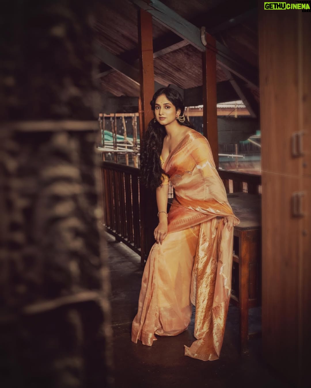 Priyadarshini Indalkar - 30.1K Likes - इन लम्हों के दामन में … 🪔

.
.
.

Styling @nehachaudhary_ 
Hair @nootan_sinha7787 
Make up @siddheshparkar 
Saree @thesareestory.in 
Jewellery @sorayaajewels_ 
& Clicked by @ipshita.db 🌸🤌🏼

[ dashavtar, dashavtartrailerlaunch, 12sept ]