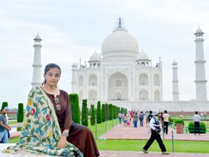Priyamani Instagram - A love story etched in marble 🤍🤍🤍🤍 a wonder to behold !!!

Promise of Love!!

Mumtaz ♾️ Shahjahan. 

Taj Mahal forever. See the beauty to believe it
