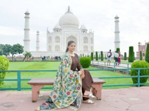 Priyamani Instagram - A love story etched in marble 🤍🤍🤍🤍 a wonder to behold !!!

Promise of Love!!

Mumtaz ♾️ Shahjahan. 

Taj Mahal forever. See the beauty to believe it