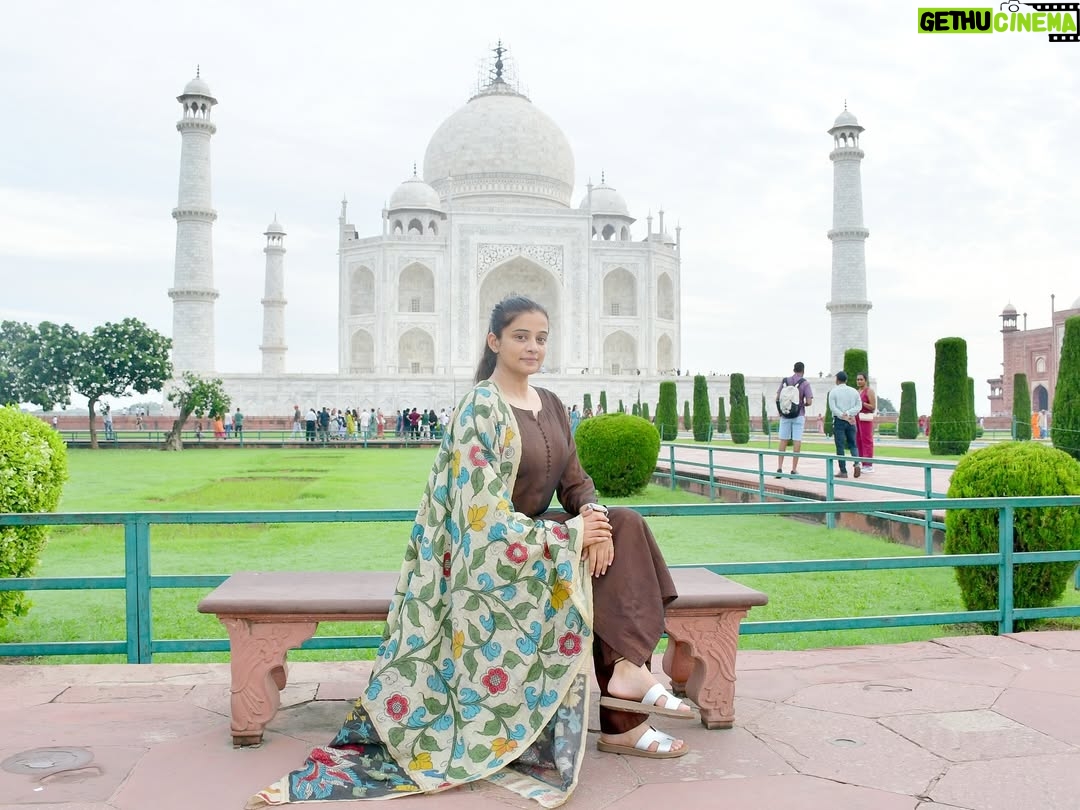 Priyamani - 566.1K Likes - A love story etched in marble 🤍🤍🤍🤍 a wonder to behold !!!

Promise of Love!!

Mumtaz ♾️ Shahjahan. 

Taj Mahal forever. See the beauty to believe it