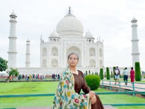 Priyamani Instagram - A love story etched in marble 🤍🤍🤍🤍 a wonder to behold !!!

Promise of Love!!

Mumtaz ♾️ Shahjahan. 

Taj Mahal forever. See the beauty to believe it