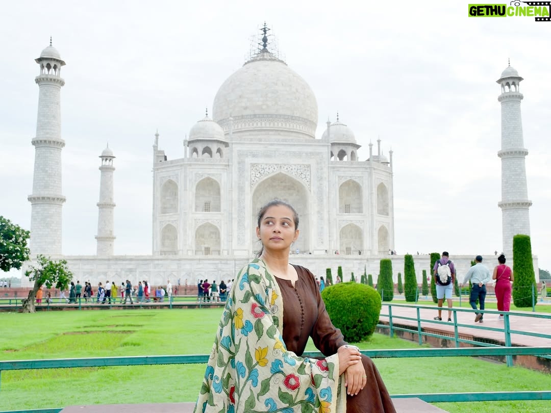 Priyamani - 566.1K Likes - A love story etched in marble 🤍🤍🤍🤍 a wonder to behold !!!

Promise of Love!!

Mumtaz ♾️ Shahjahan. 

Taj Mahal forever. See the beauty to believe it