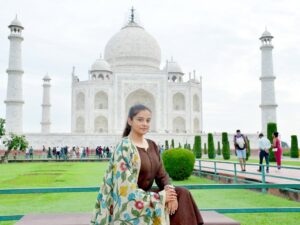 Priyamani Instagram - A love story etched in marble 🤍🤍🤍🤍 a wonder to behold !!!

Promise of Love!!

Mumtaz ♾️ Shahjahan. 

Taj Mahal forever. See the beauty to believe it