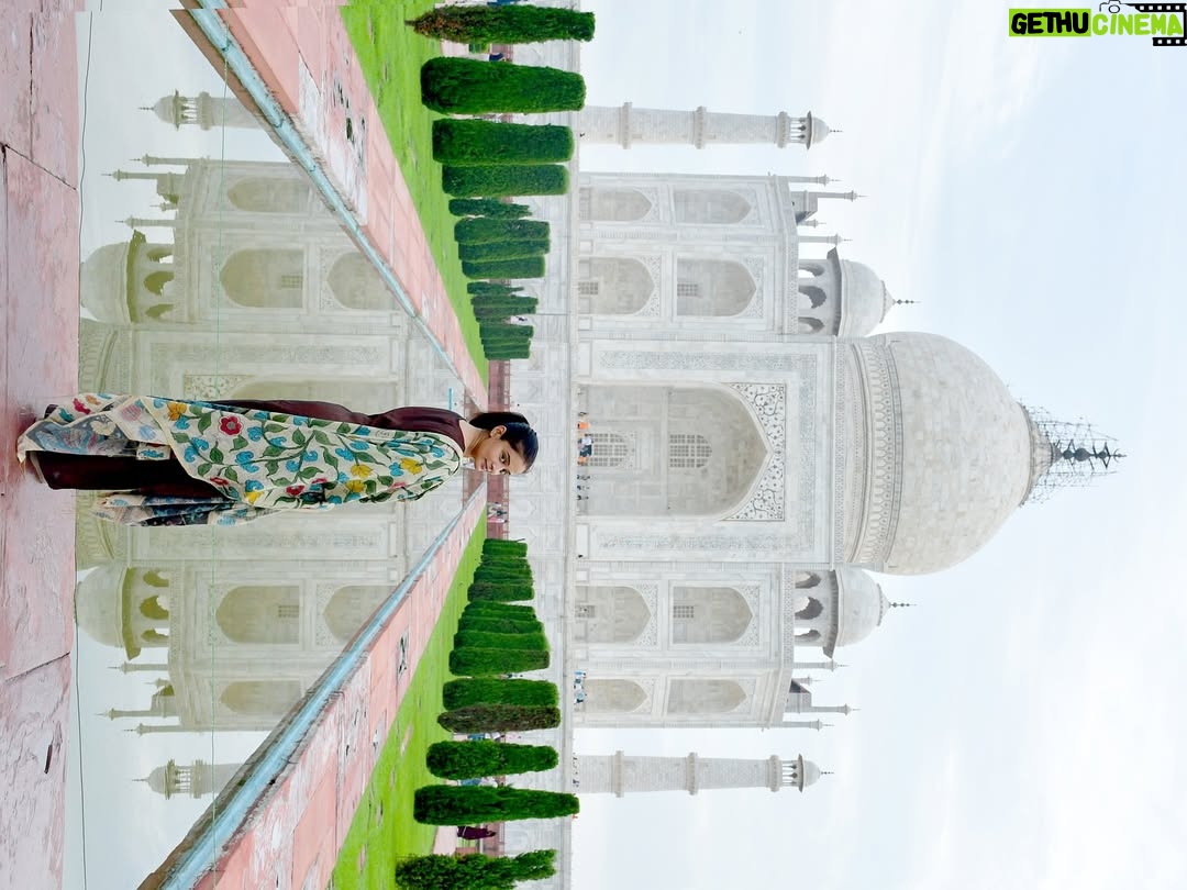 Priyamani - 566.1K Likes - A love story etched in marble 🤍🤍🤍🤍 a wonder to behold !!!

Promise of Love!!

Mumtaz ♾️ Shahjahan. 

Taj Mahal forever. See the beauty to believe it