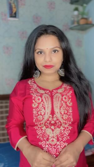 Priyanka Bhagat Instagram - GRWM with beautiful collection of @navlik.in . Love the color and fabric, u can also check their page for more collection or buy this from myntra .
#kurticollection #kurtiwithdupattaset #myntrafınds #myntrafashion #traditional