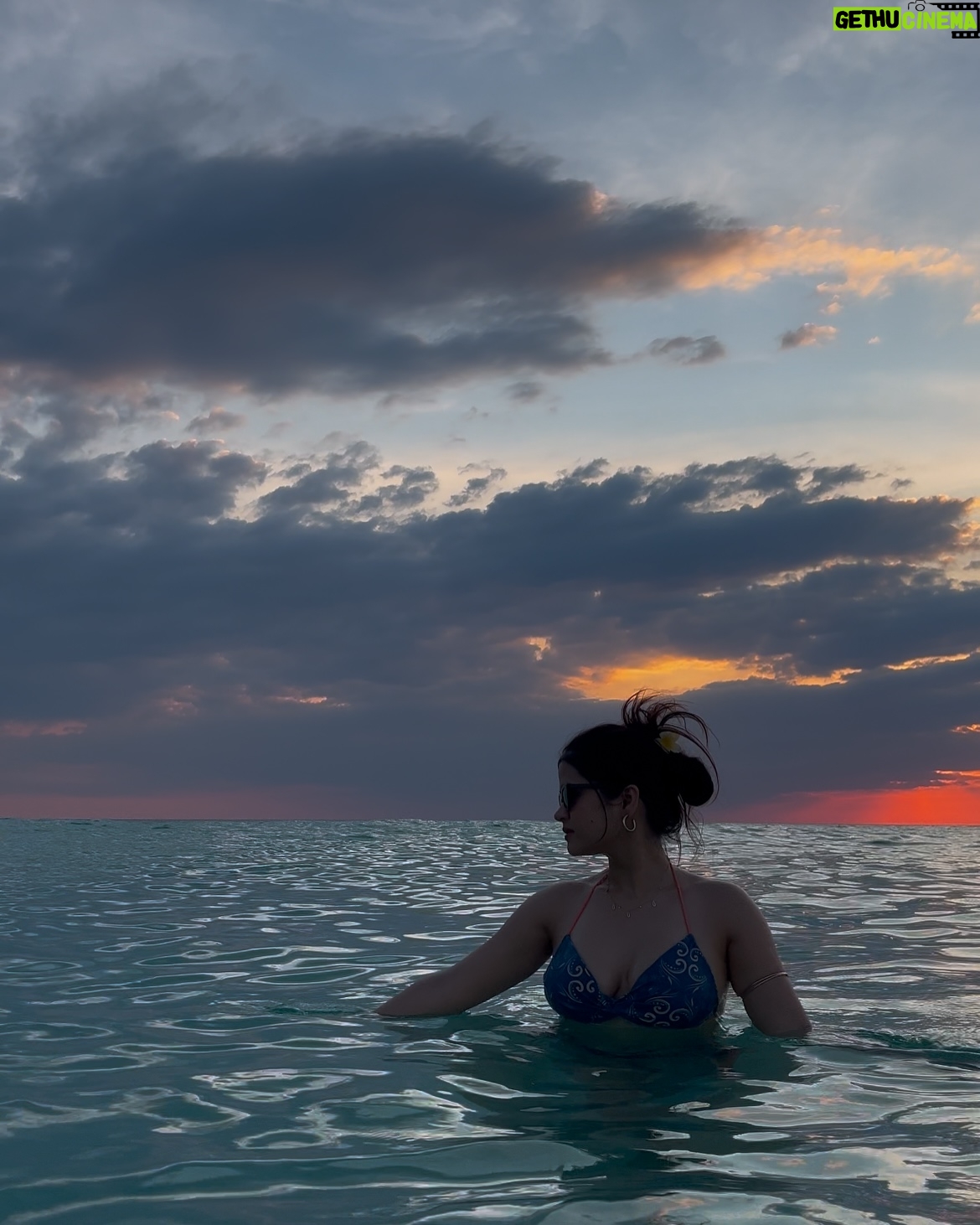 Priyanka Chaturvedi - 12K Likes - Found this secluded beach with literally only one more person around and witnessed the most beautiful sunset of my life, isn’t this what life is all about? :p

@anantg0swami trying his best to make me an island girl 🧜‍♀️ 🏖️ 🩵🪸🐚