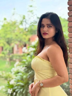 Priyanka Chaturvedi Instagram - Buttery yellow 💛